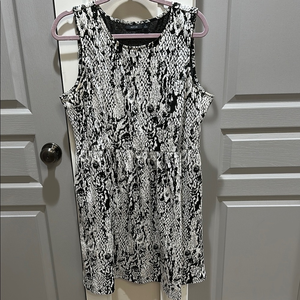 Apt. 9 Black and White Asymmetrical Dress Sleeveless and comfortable